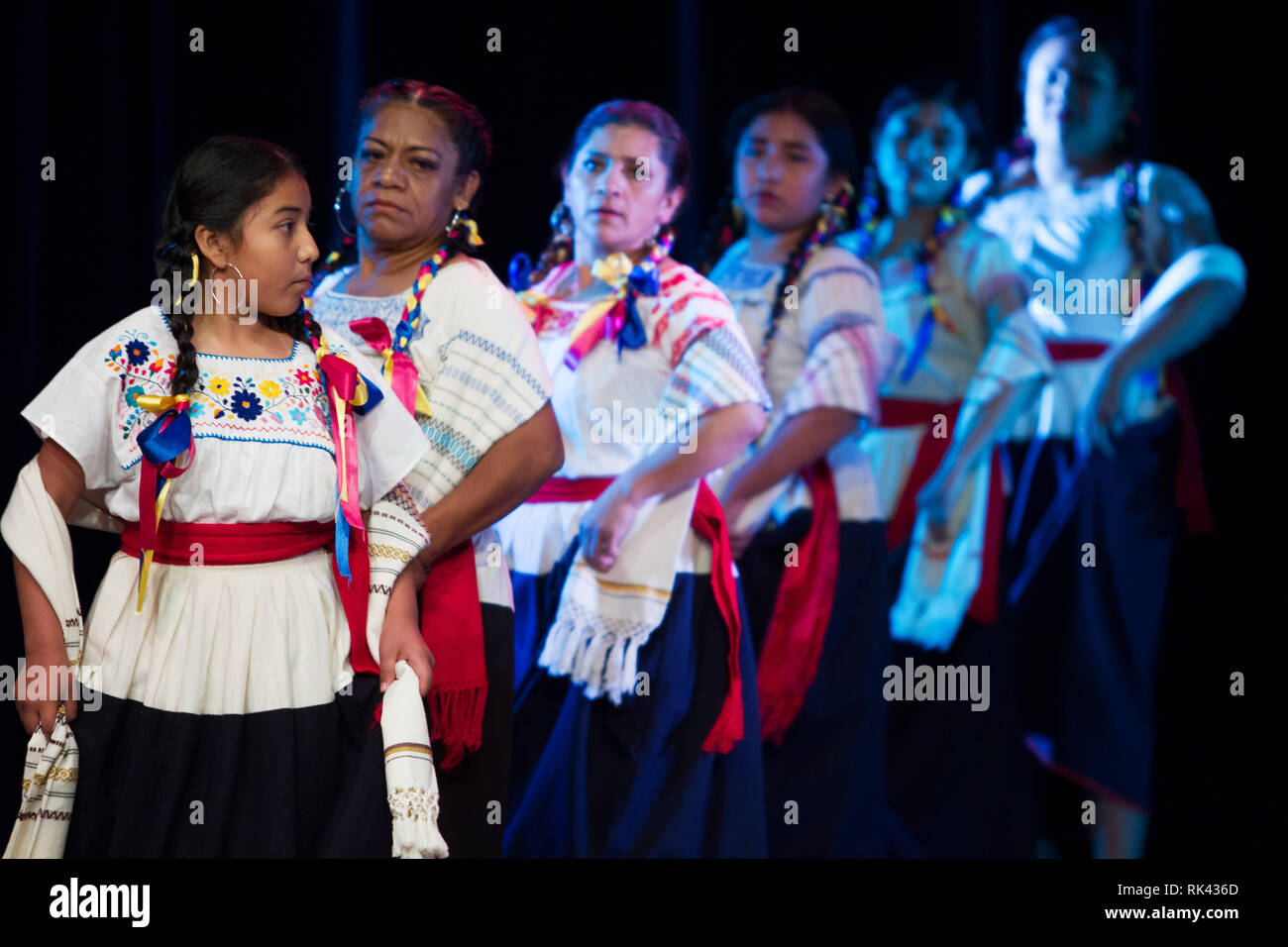 Tlaxcala, Messico - febbraio 08.2019 un gruppo messicano di ballerine di danza danza tradizionale. Foto Stock