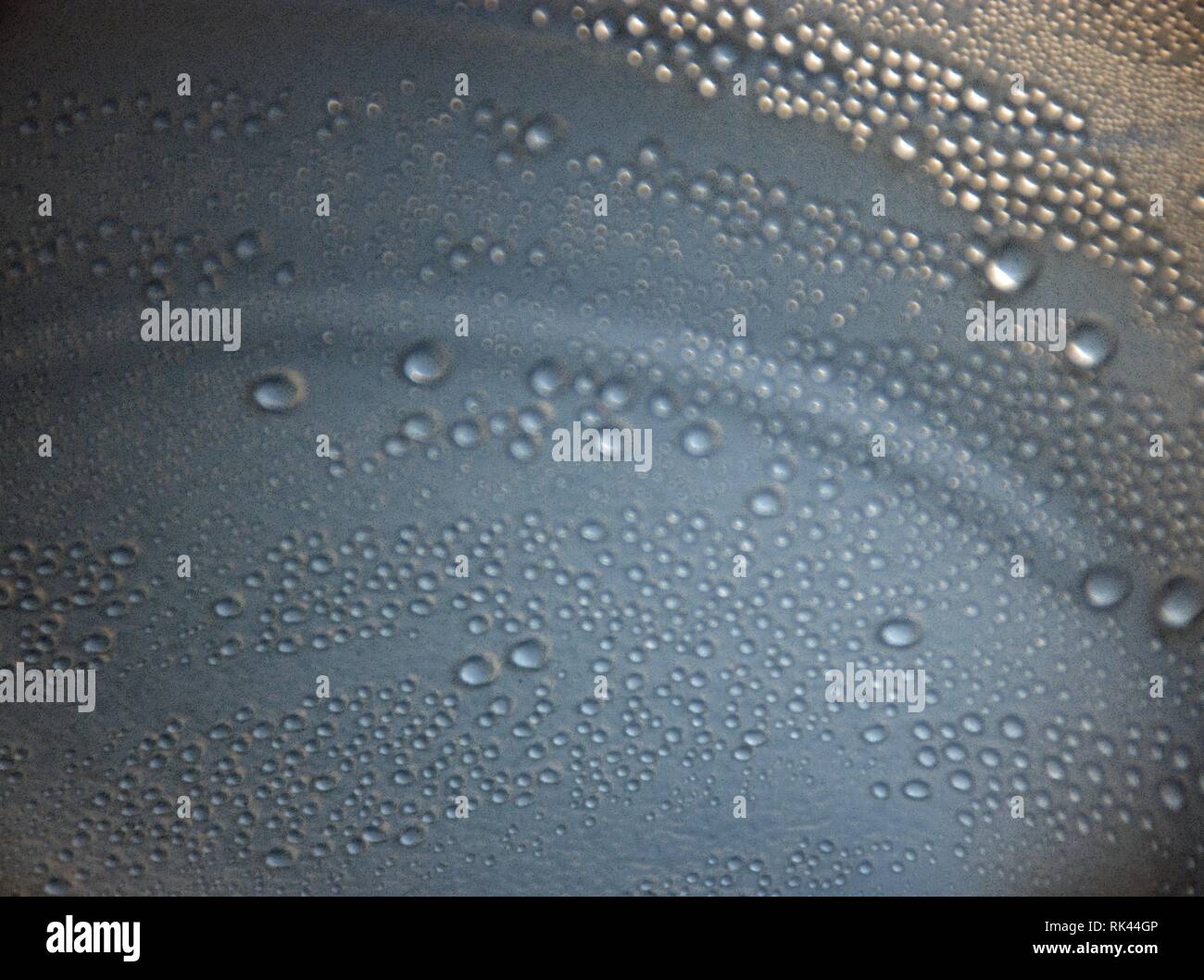 Bolle di acqua in caraffa Foto Stock