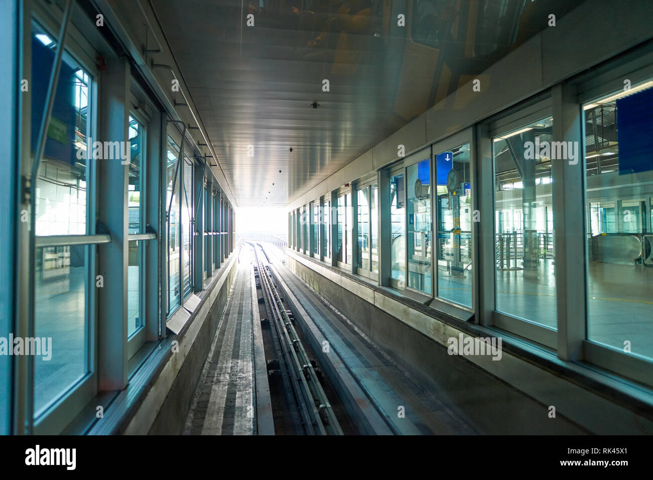Francoforte, Germania - 13 Marzo 2016: vista dell'aeroporto di Francoforte. L'aeroporto di Francoforte è un grande aeroporto internazionale si trova a Francoforte e i principali Foto Stock