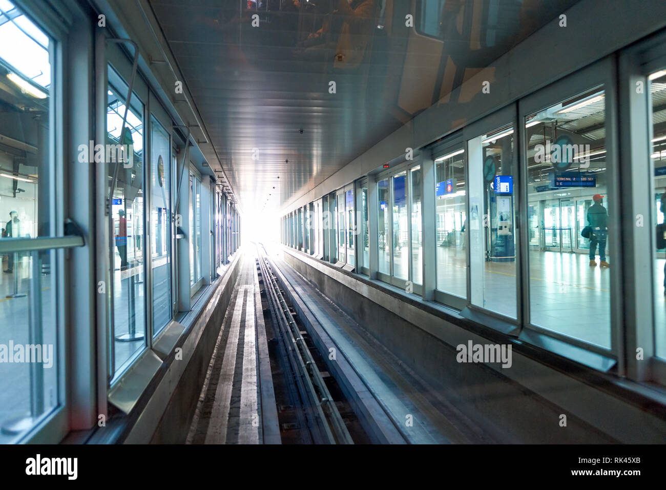 Francoforte, Germania - 13 Marzo 2016: vista dell'aeroporto di Francoforte. L'aeroporto di Francoforte è un grande aeroporto internazionale si trova a Francoforte e i principali Foto Stock