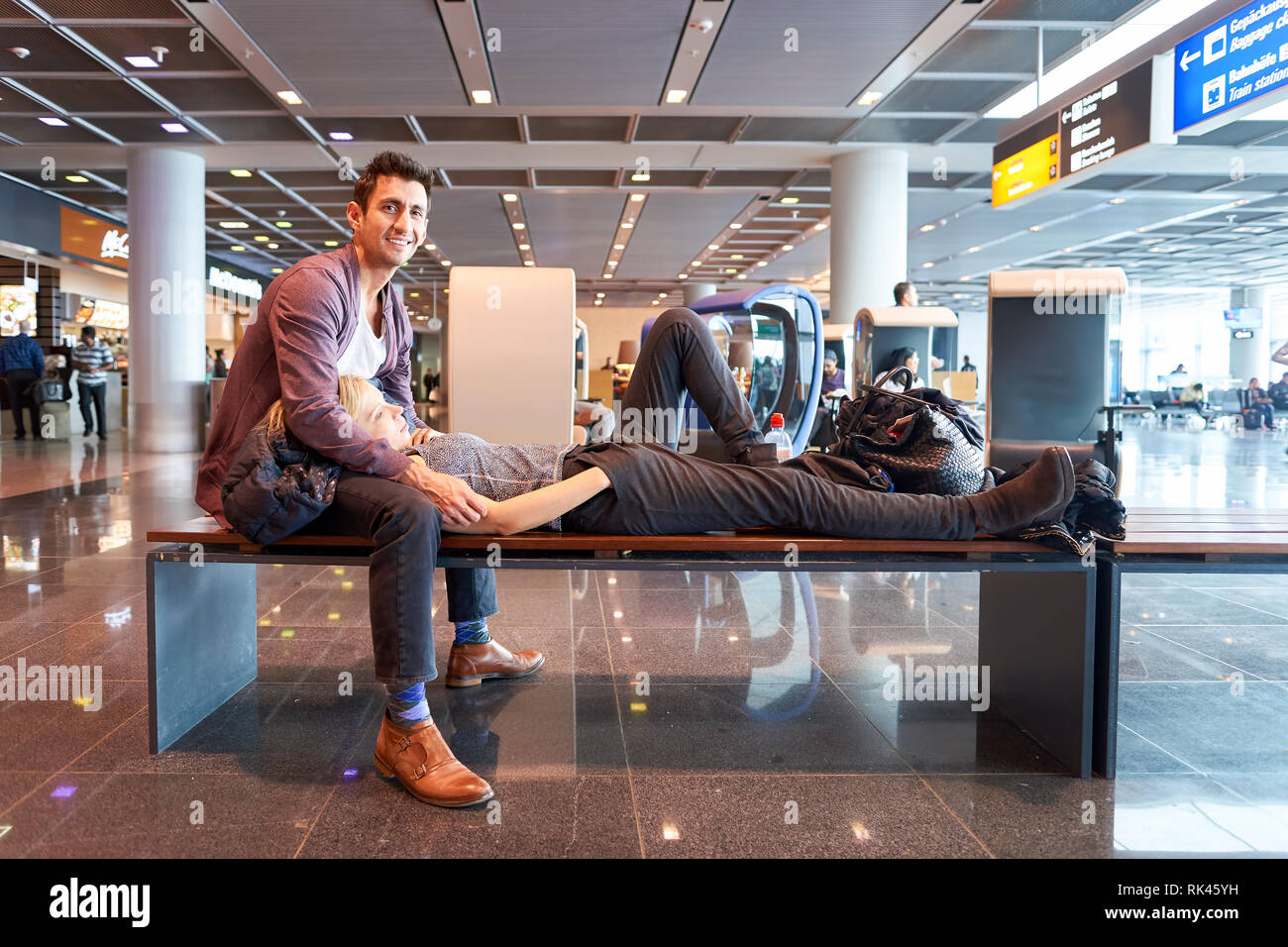 Francoforte, Germania - 13 Marzo 2016: le persone all'aeroporto di Francoforte. L'aeroporto di Francoforte è un grande aeroporto internazionale si trova a Francoforte e il majo Foto Stock