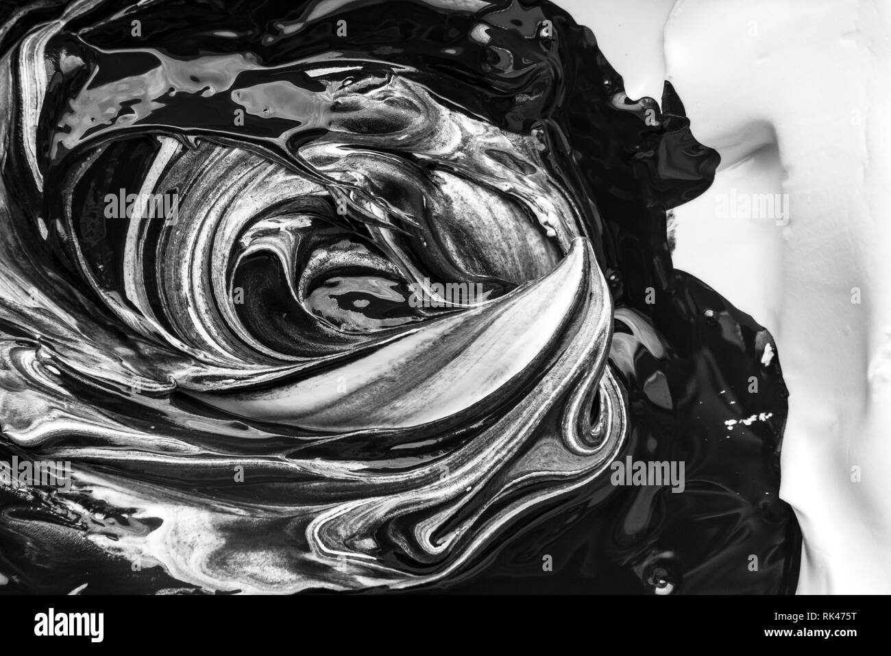 Abstract in bianco e nero artwork come risultato della miscelazione di vernice Foto Stock