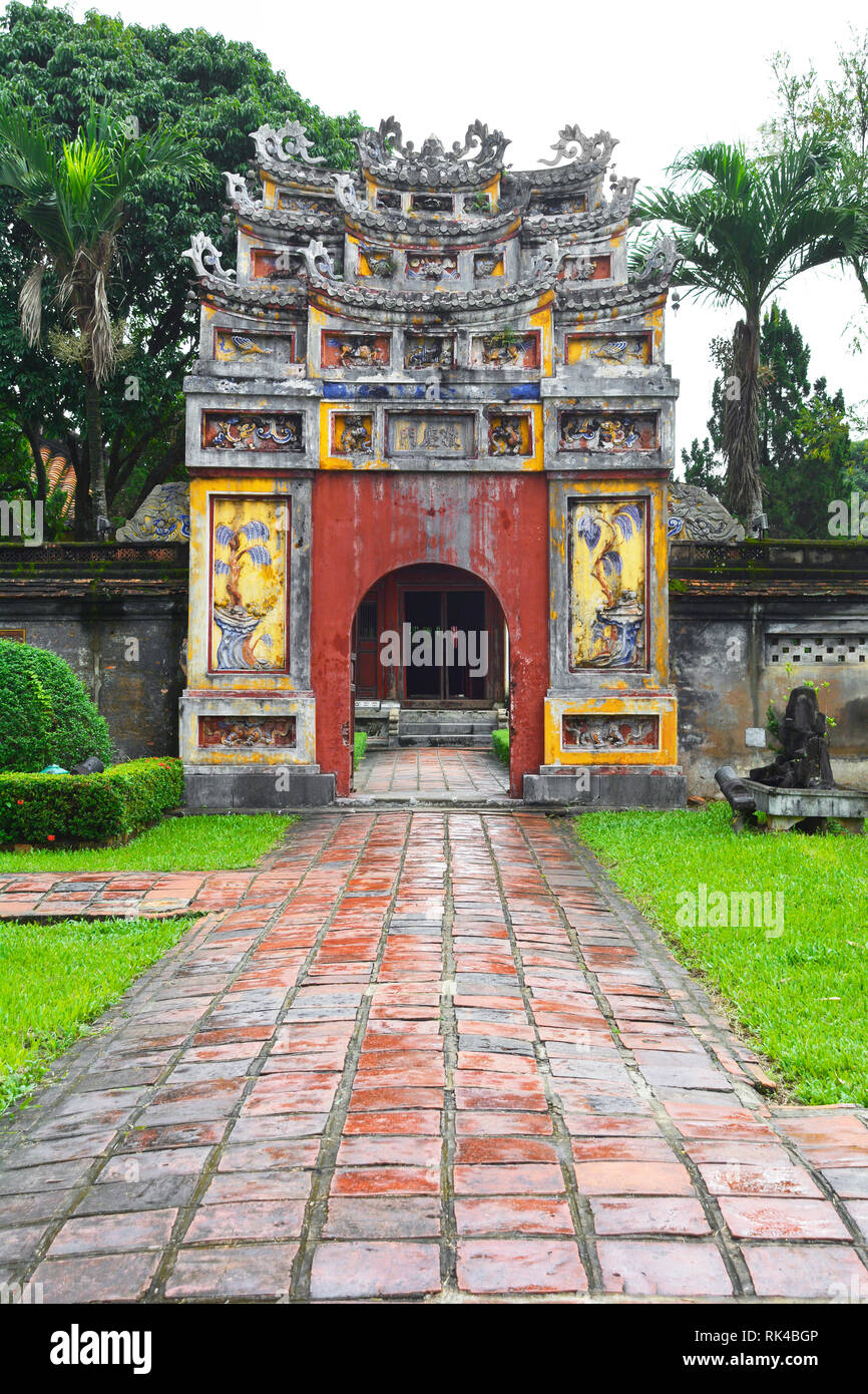 Il cancello al Mieu e appeso al Mieu Complesso nella città imperiale, tonalità, Vietnam Foto Stock