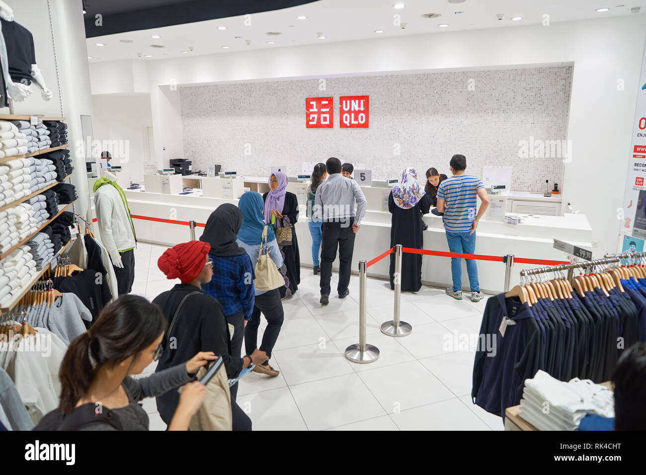 KUALA LUMPUR, Malesia - 09 Maggio 2016: Uniqlo store in Suria KLCC. Uniqlo Co., Ltd. è un giapponese di abbigliamento casual designer e produttore e rivenditore. Foto Stock