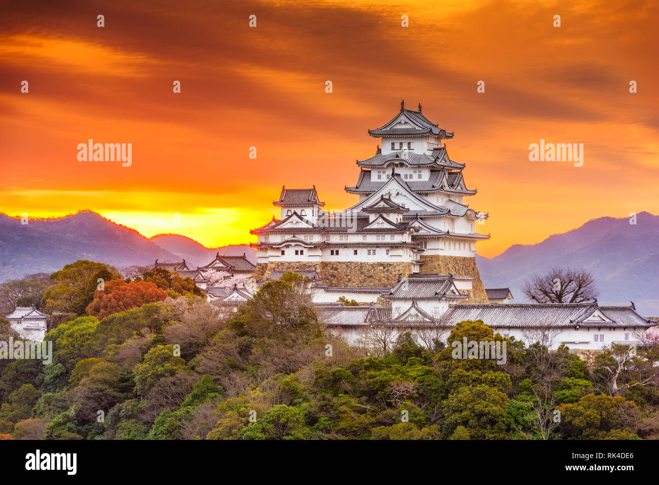 Himeji, Giappone paesaggio con il castello di Himeji all'alba. Foto Stock