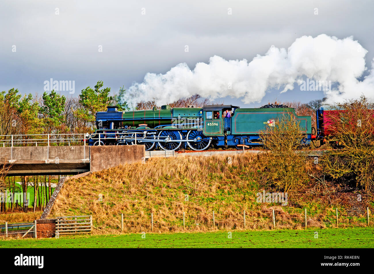Giubileo Classe n. 45596 Bahamas lasciando Appleby su assestarsi alla stazione ferroviaria di Carlisle, Cumbria, in Inghilterra il 9 febbraio 2019 Foto Stock