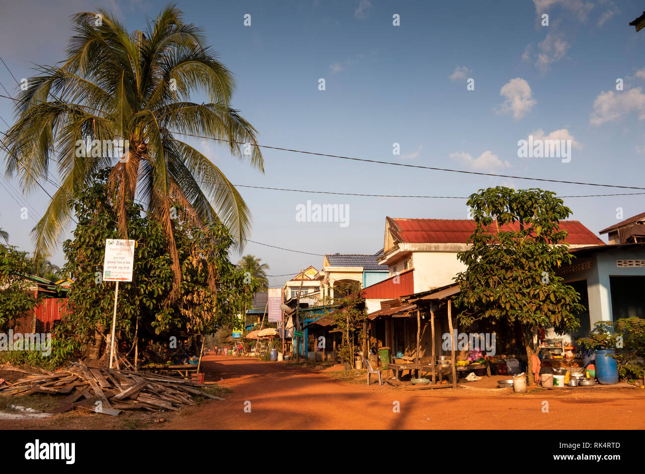 Cambogia, Koh Kong Provincia, Chi Phat village, Main Street Foto Stock