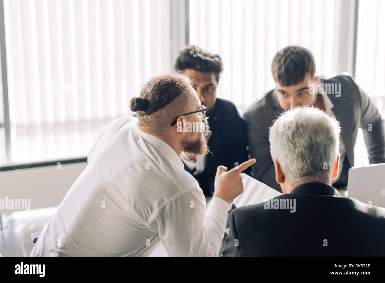 Attivo, competente e rispettosa architetto designer bureau personale, essendo consapevole dei problemi della regione e comunicare costantemente con la constructo Foto Stock