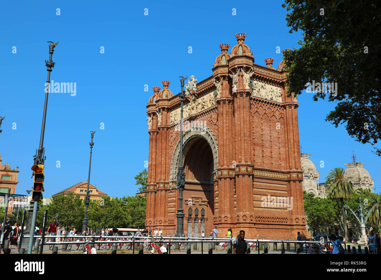Barcellona, Spagna - Luglio 11, 2018: l'Arc de Triomf è un arco trionfale nella città di Barcellona in Catalogna, Spagna. L'arco è costruito in bri rossastro Foto Stock