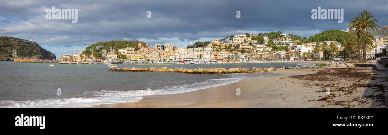 Mallorca - Il Port de Soller panorama dalla spiaggia. Foto Stock