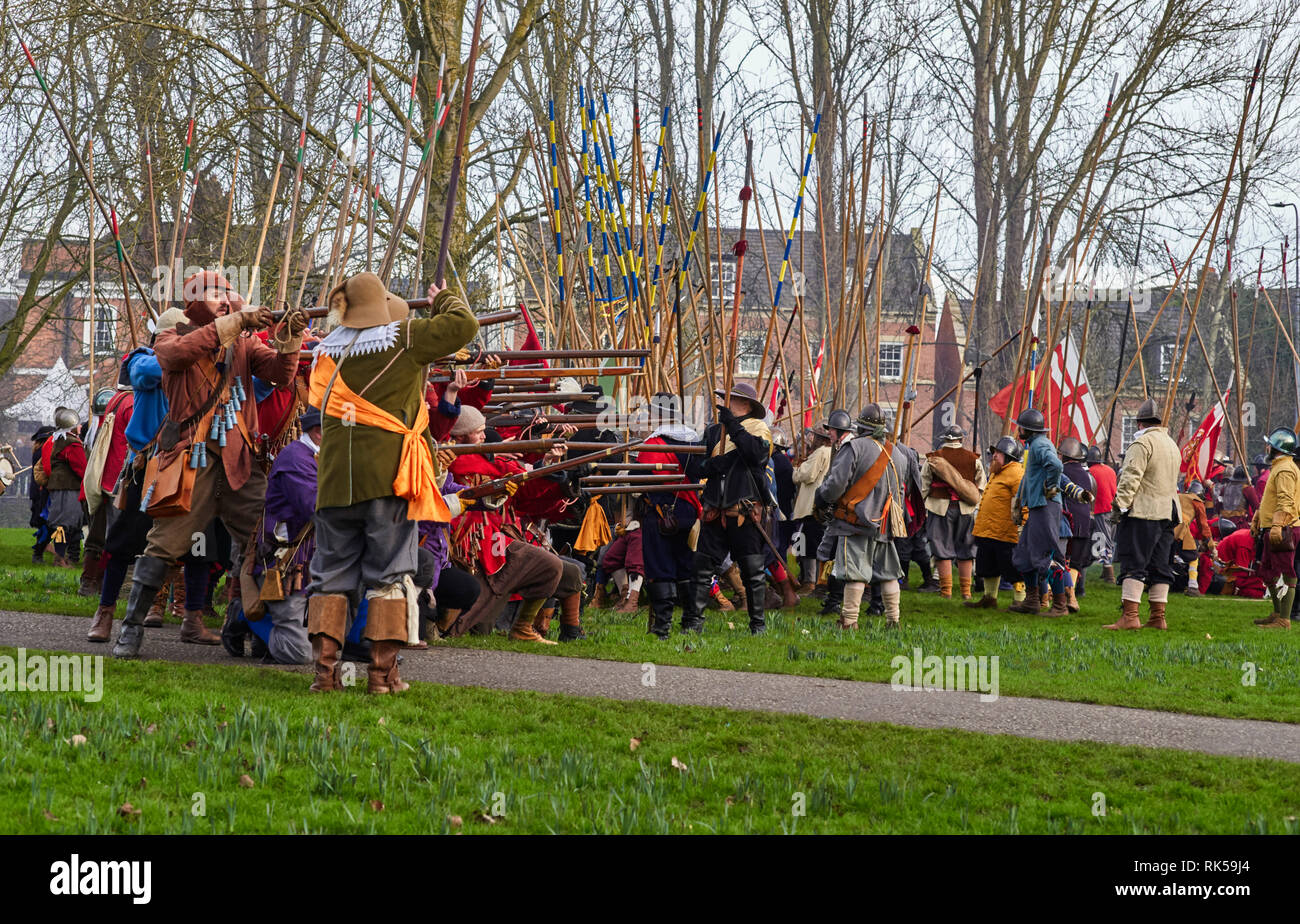 Membri del Nodo sigillato in azione al 2019 Battaglia di Nantwich Foto Stock