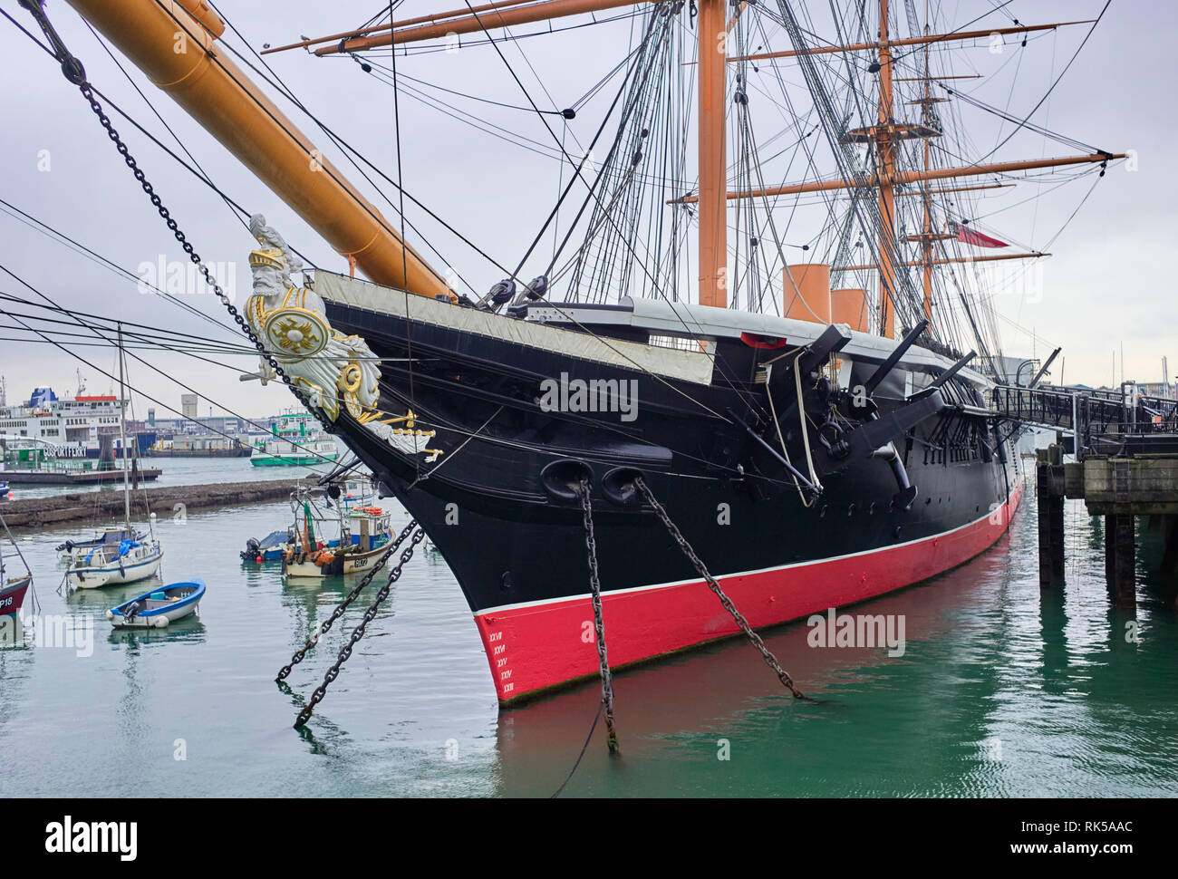 HMS Warrior il primo vapore ironclad e nave a vela ormeggiata in porto di Portsmouth Foto Stock