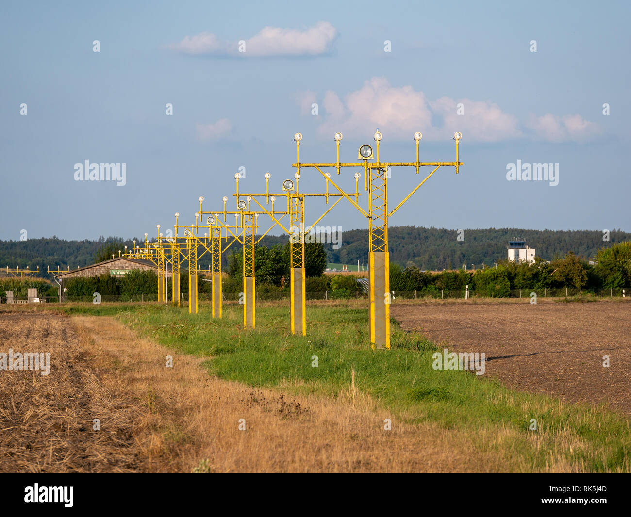 Immagine dell aeroporto di giallo luci di segnale per aerei Foto Stock