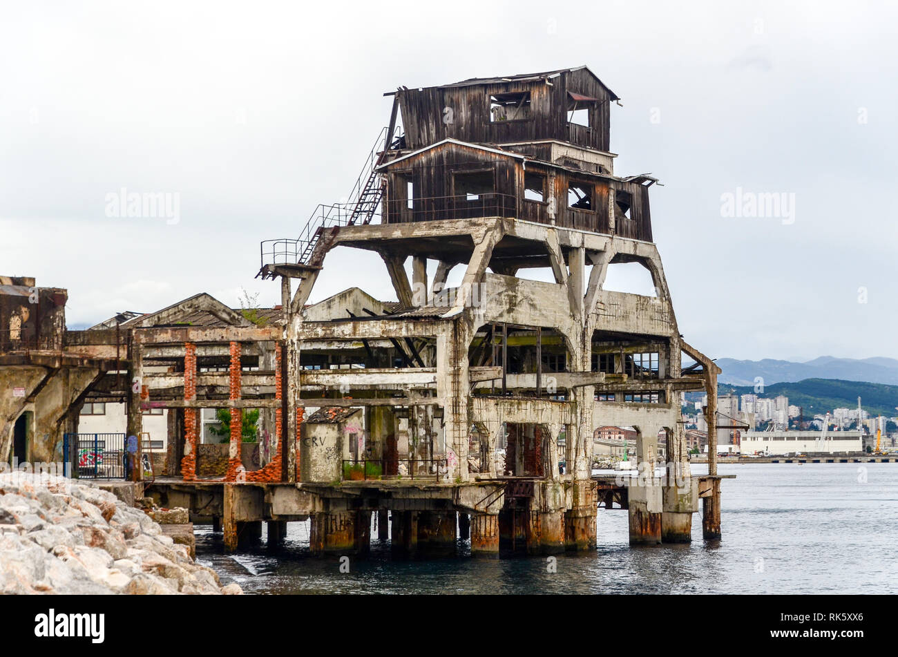 Abbandonata fabbrica di siluro a Rijeka, Croazia Foto Stock