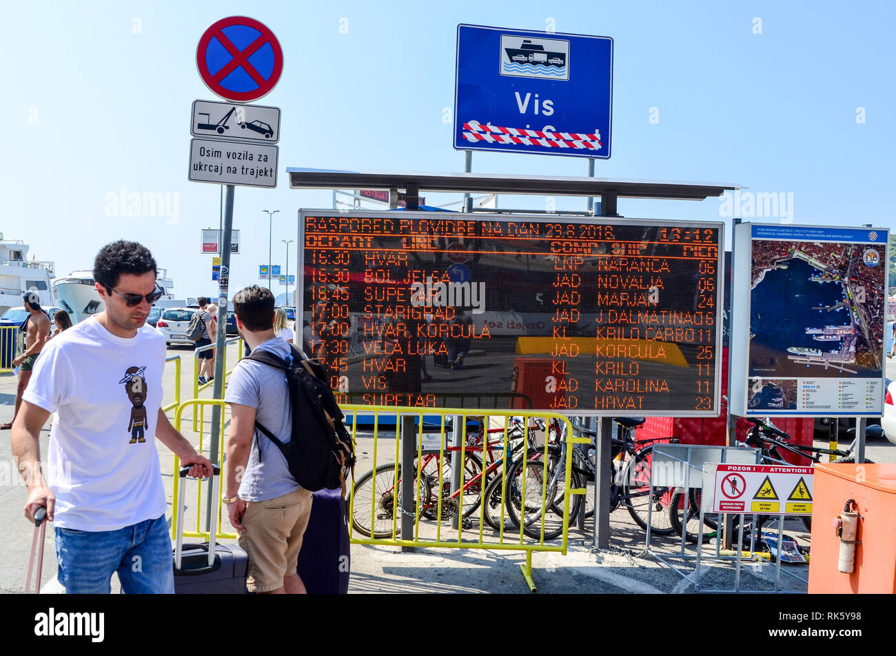 Orari dei traghetti alla partenza dei traghetti turistici e dei passeggeri a Spalato, Croazia Foto Stock