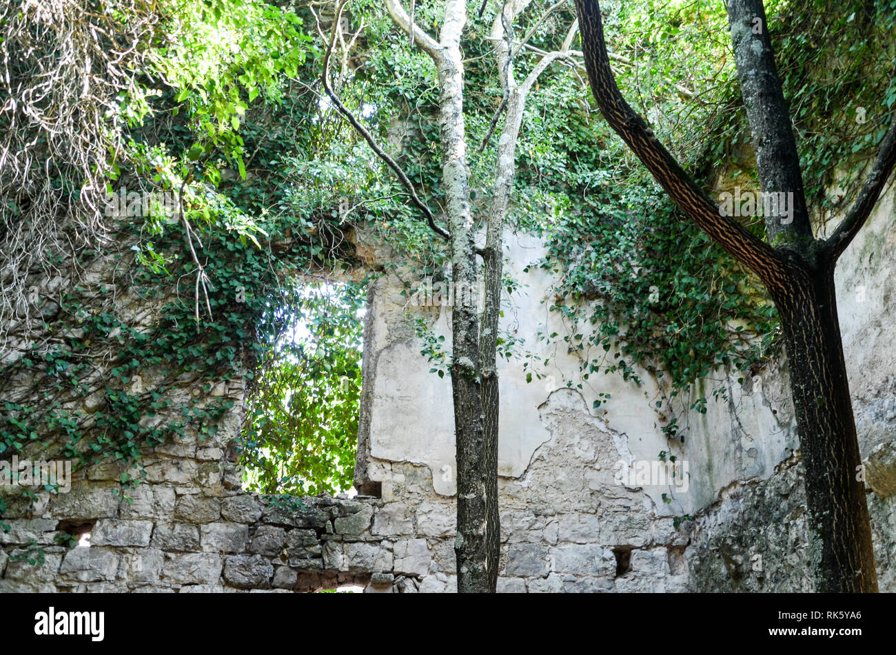 L'Eremo di Blaca (in croato: Pustinja Blaca) si trova sul lato meridionale dell'isola di Brač, nella contea di Spalato-Dalmazia della Croazia. Foto Stock