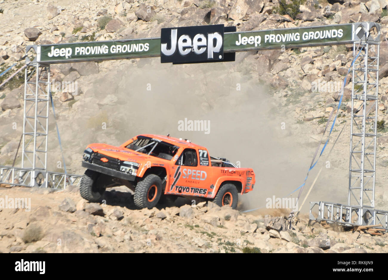 Off-road racer champ Robby Gordon nel suo T1-deserto carrello in corrispondenza del 2019 NITTO Re dei martelli gara venerdì. Un totale di 111 piloti che hanno preso il via la linea di partenza con solo 29 taglia il traguardo venerdì. Sapendo di essere chiamato il Burning Man di off-road la settimana lungo il Re dei martelli evento ha avuto luogo presso la Johnson Valley CA 8 Feb 2019 con circa 50,000-60,000 migliaia di fan della gara e i team che è venuto fuori per i mondi più impegnativi off-road race.Foto da Gene Blevins/Contributing Photographer. Credit: Gene Blevins/ZUMA filo/Alamy Live News Foto Stock