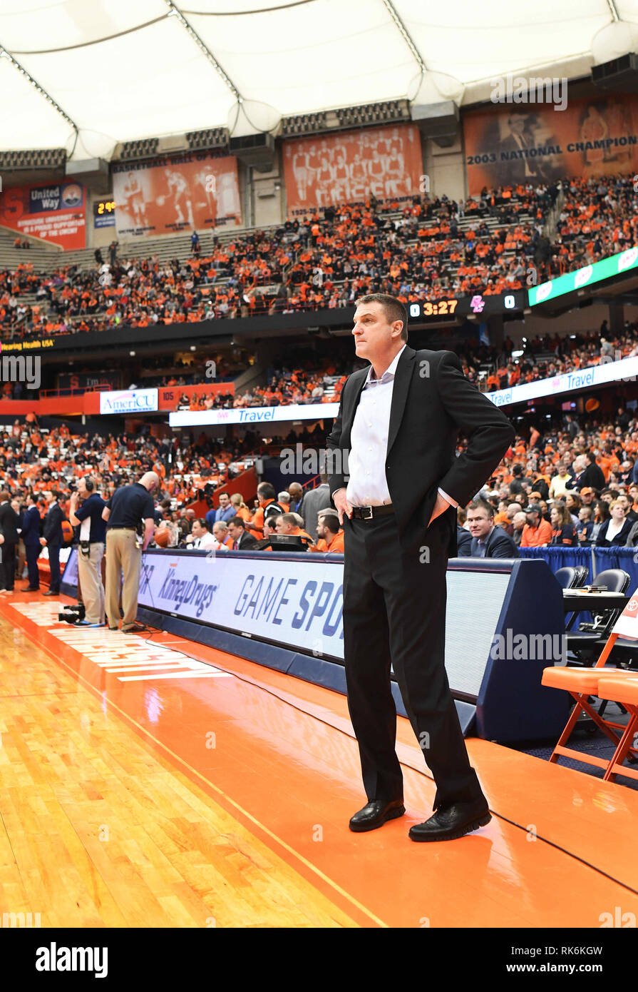 Syracuse, NY, STATI UNITI D'AMERICA. 09Feb, 2019. Il Boston College head coach Jim Christian guarda come il Syracuse Orange sconfitto il Boston College Eagles 67-56 al Carrier Dome in Syracuse, New York. Alan Schwartz/CSM/Alamy Live News Foto Stock