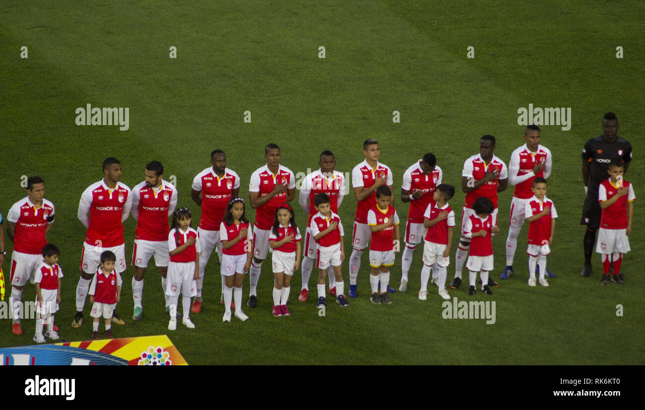 Febbraio 9, 2019 - L'Independiente Santa Fe lineup prima partita contro il Club Deportes Tolima Credito: Daniel Garzon Herazo/ZUMA filo/Alamy Live News Foto Stock