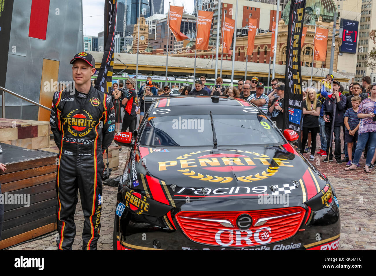 Melbourne, Australia. 10 feb 2019. Penrite Racing - Erebus Motorsport 2019 stagione di lancio. Federation Square ,Melbourne, Victoria, Australia. Conducente David Reynolds durante il rivelare del suo Holden Commodore ZB. Credito: Brett keating/Alamy Live News Foto Stock