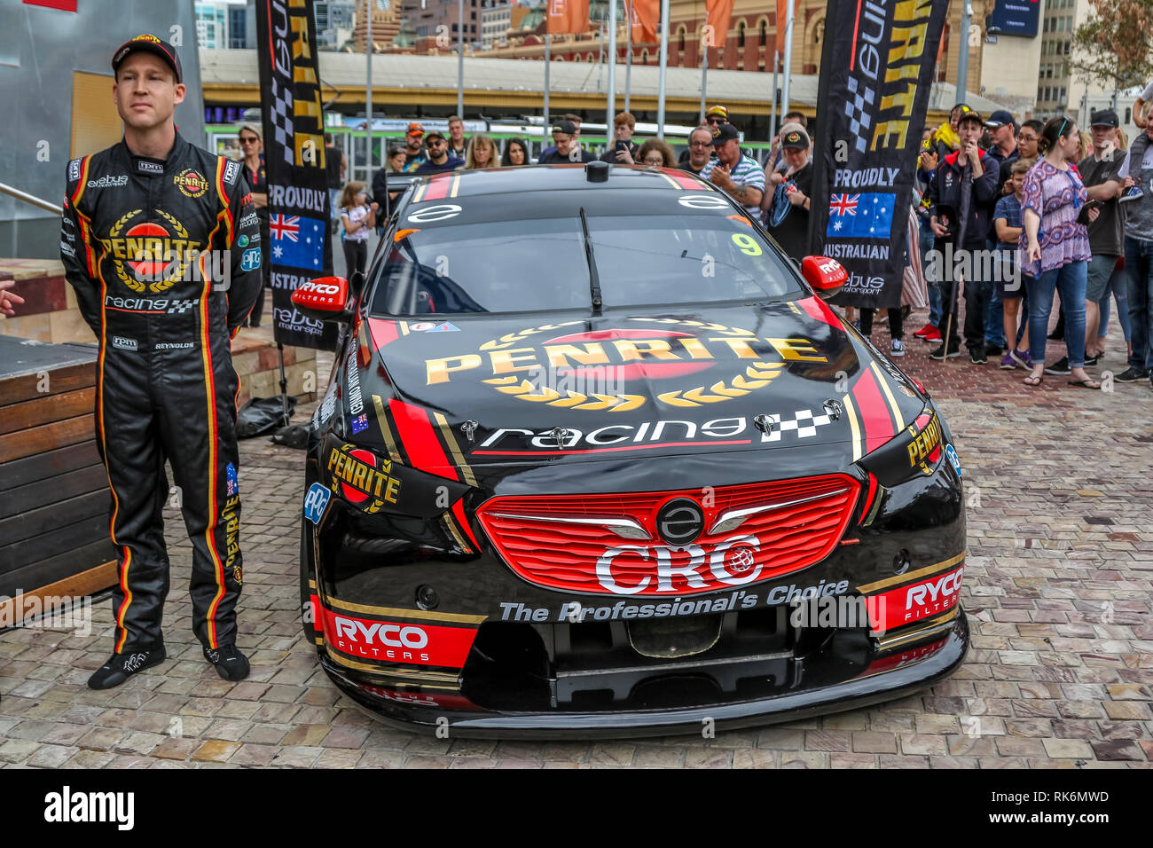 Melbourne, Australia. 10 feb 2019. Penrite Racing - Erebus Motorsport 2019 stagione di lancio. Federation Square ,Melbourne, Victoria, Australia. Conducente David Reynolds durante il rivelare del suo Holden Commodore ZB. Credito: Brett keating/Alamy Live News Foto Stock