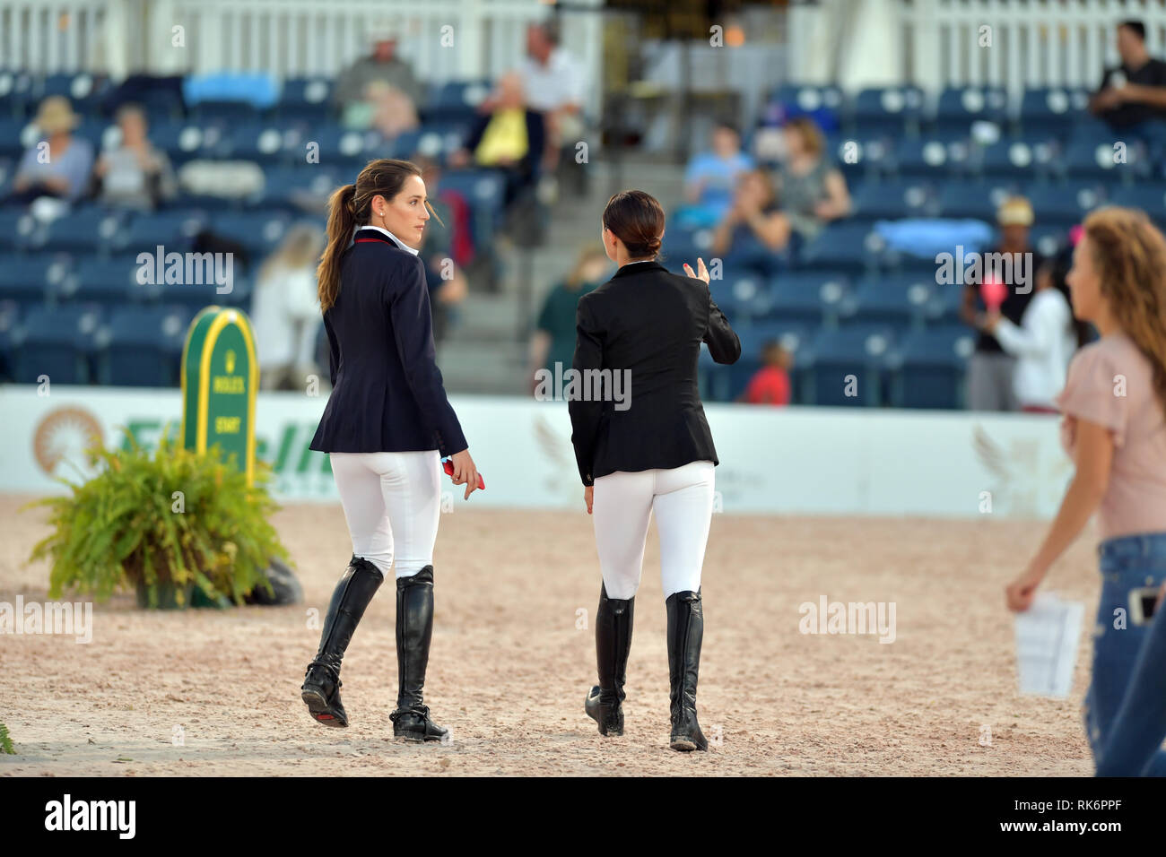 Florida, Stati Uniti d'America. 9 Feb 2019. Jessica Rae Springsteen ha visto felice e di spirituale con il suo cavallo prima partecipa nella classe 101 - FEI CSI5* $391,000 Fidelity Investments Grand Prix dove il vincitore è stato Martin Fuchs (Svizzera) il secondo posto è stato Kent Farrington (USA) e il terzo è stato Conor Swail (IRE). Credito: tempeste Media Group/Alamy Live News Foto Stock