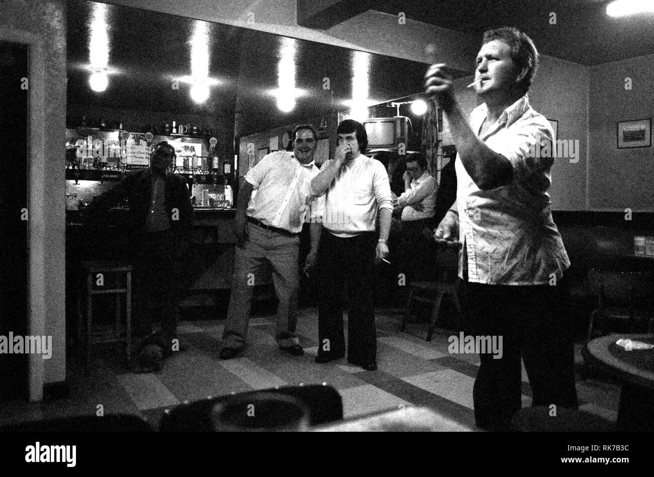 Freccette serata nella Taverna di Primrose, Wakefield, Yorkshire, Inghilterra. 1979 Foto Stock