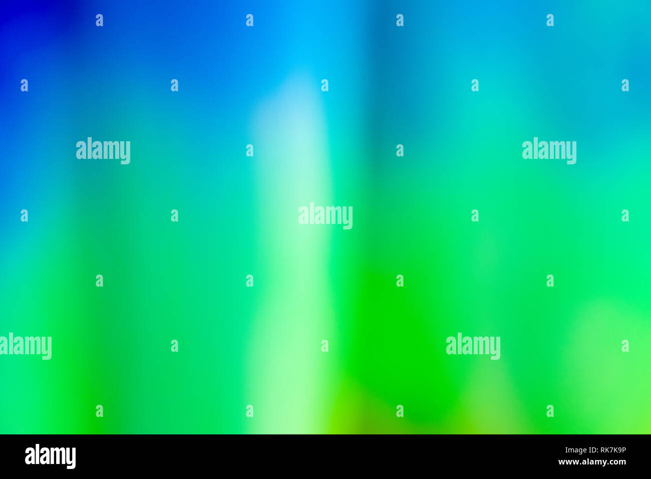 Blu, Verde e turchesi vividi sfondo astratto, luminoso sfocato sfumature di colori Foto Stock