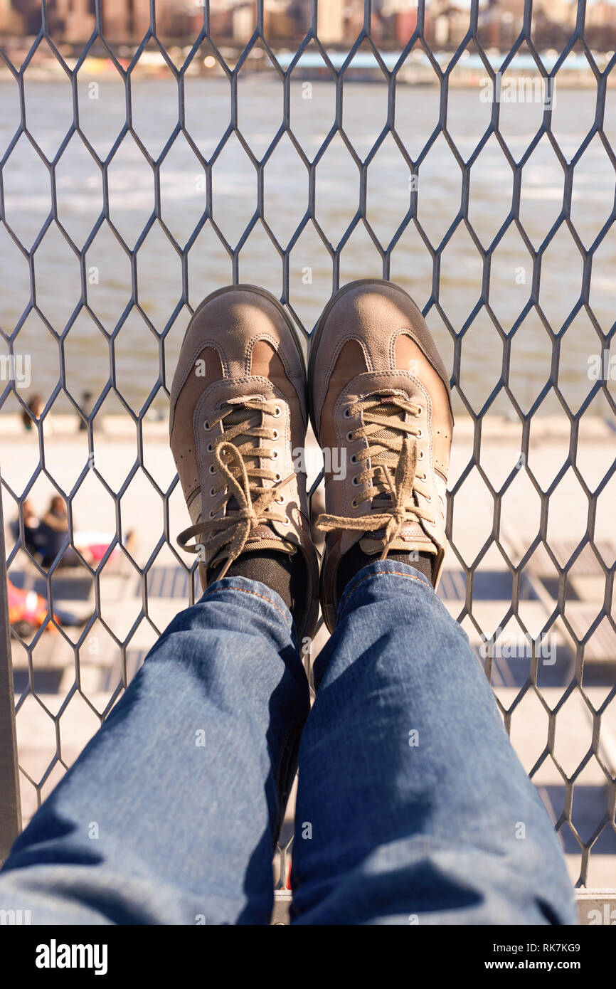 NEW YORK - MARZO 17, 2016: ECCO scarpe uomo piedi. ECCO Sko A/S è una scarpa  danese produttore e rivenditore fondata nel 1963 da Karl Toosbuy, in  Bredebr Foto stock - Alamy