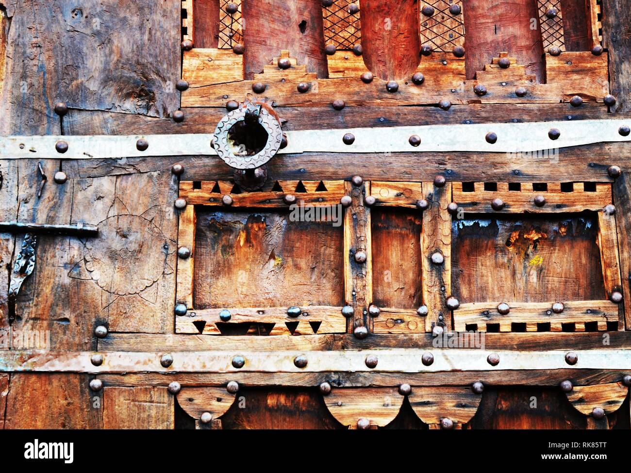 Lo splendore delle antiche porte bella marocchino porta vecchia. Marrakech, Marocco. Foto Stock