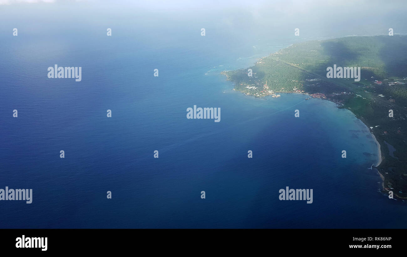 Vista aerea sul lato terra sulla giornata di sole. Corn Island in Nicaragua Foto Stock
