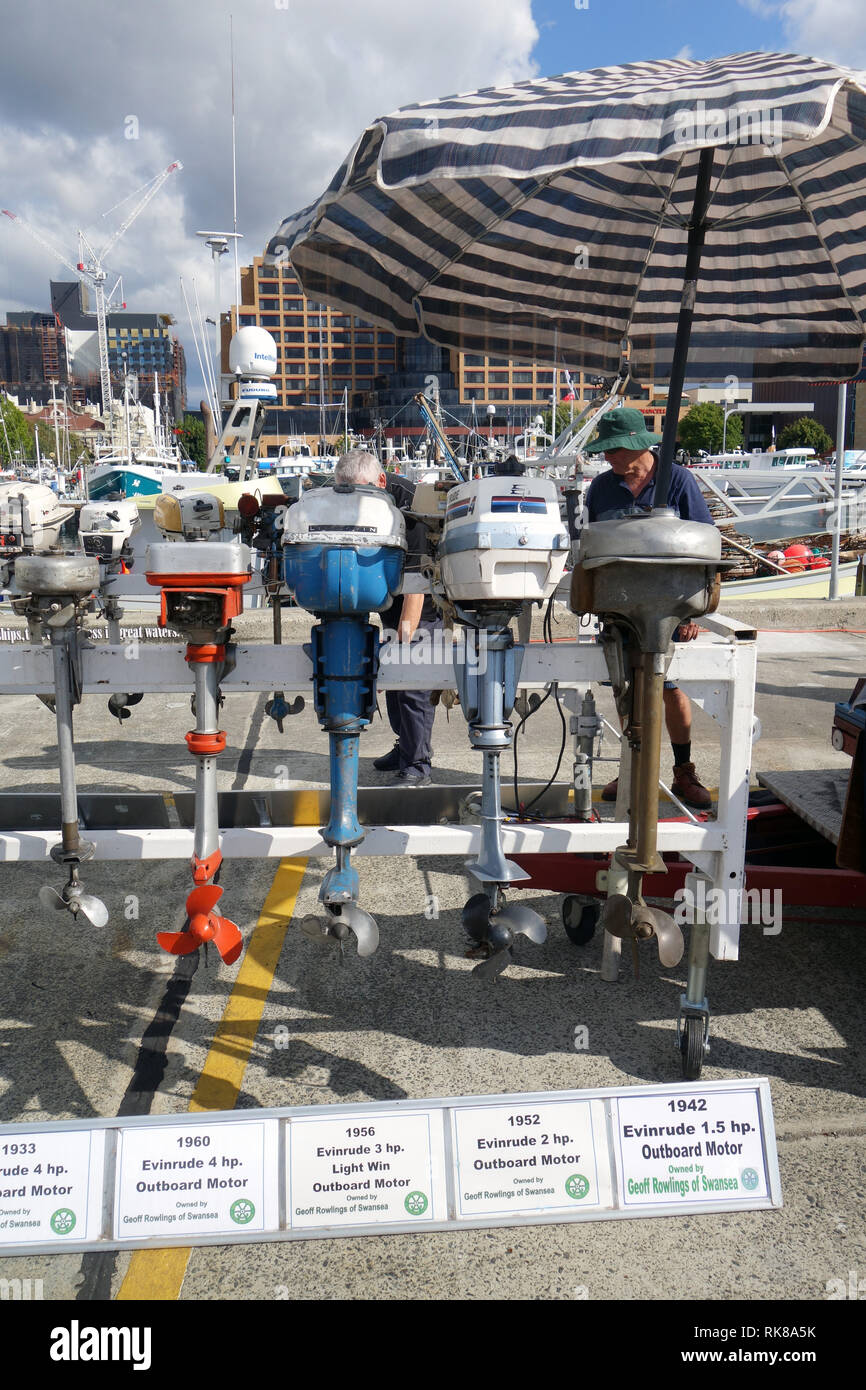 Hobart, Tasmania, Australia, 8 feb 2019. Collezione di antichi i fuoribordo sul display. Il 2019 Australian Imbarcazione in legno Festival celebra storico Foto Stock