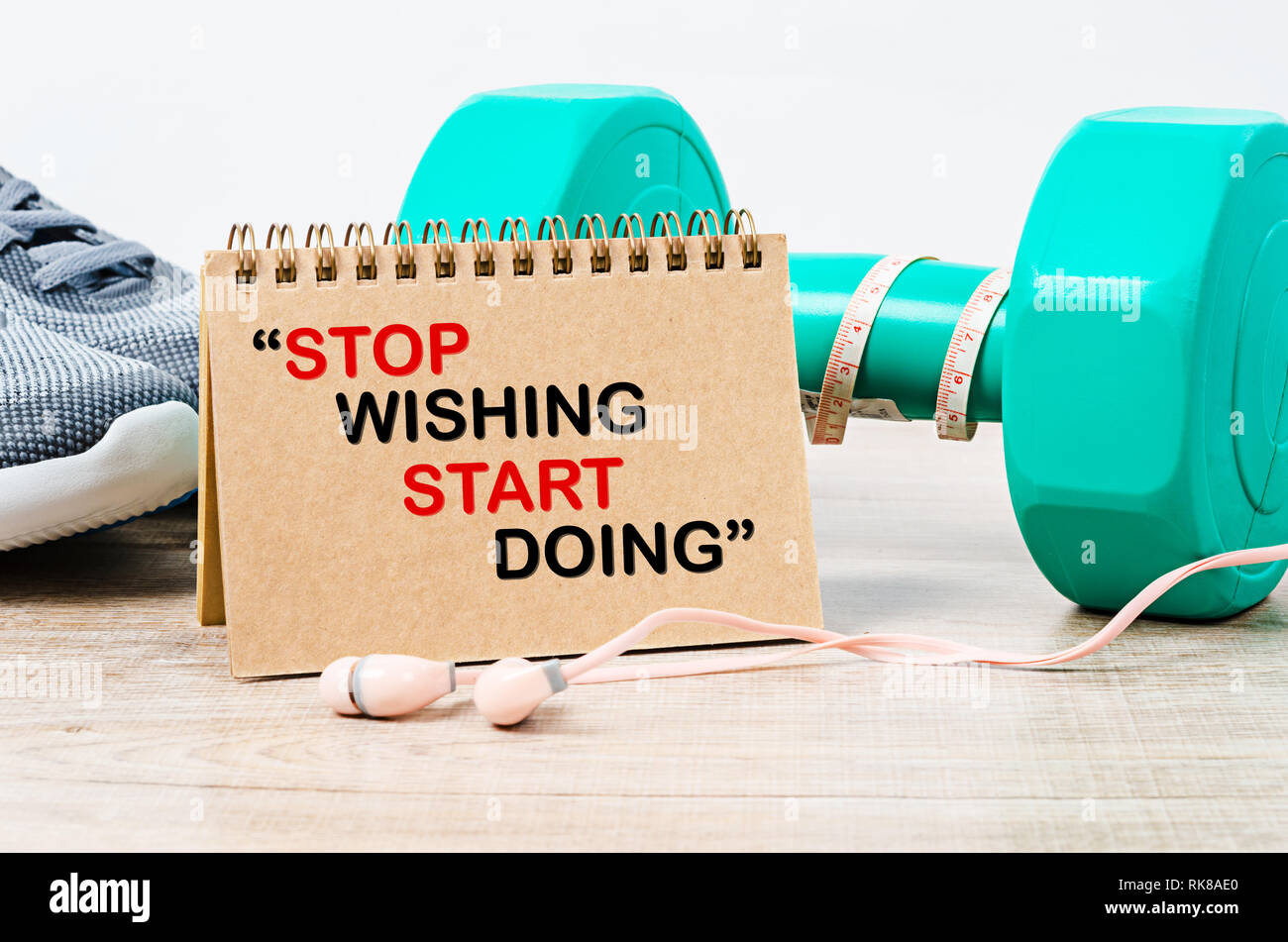 Basta sognare. Iniziare a fare. Allenamento fitness Palestra motivazione preventivo. Foto Stock