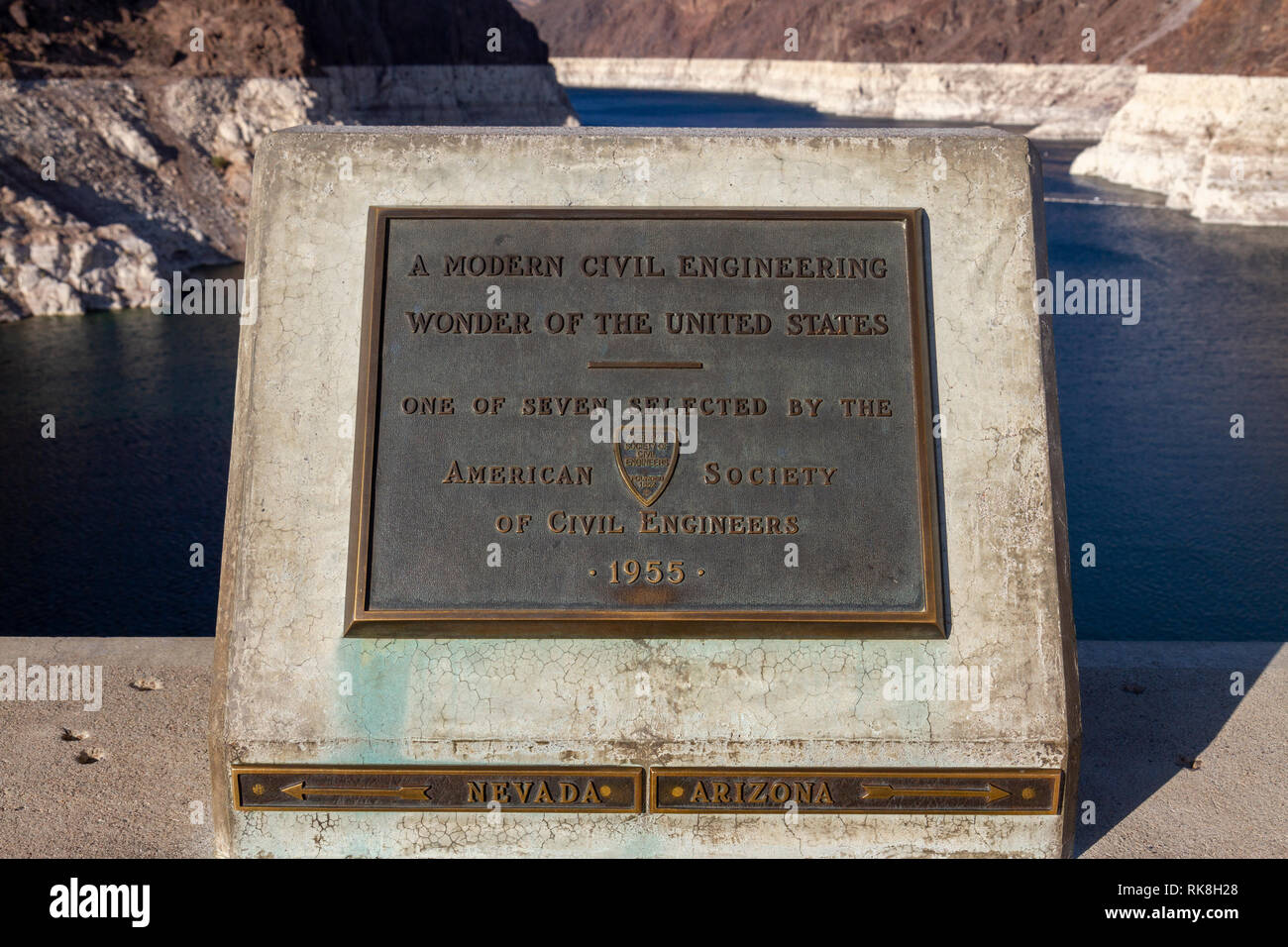 Lapide alla Diga di Hoover, una delle sette meraviglie ingegneristiche del mondo, Hoover Dam, Nevada, Stati Uniti. Foto Stock