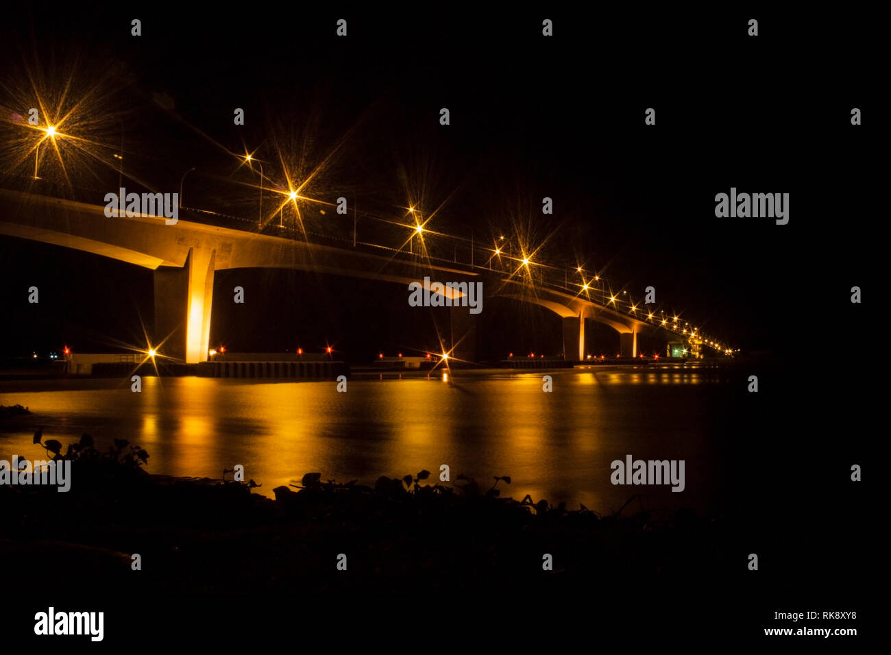 Khan Jahan Ali ponte anche noto come Rupsha ponte sopra il fiume Rupsha in Khulna, Bangladesh. Foto Stock