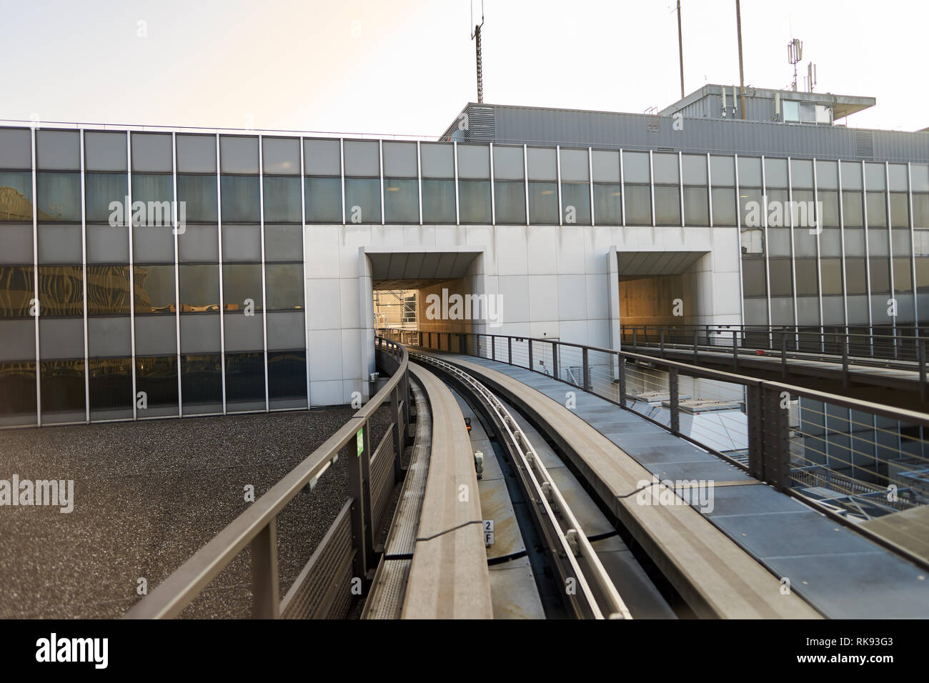 Francoforte, Germania - 13 Marzo 2016: vista dell'aeroporto di Francoforte. L'aeroporto di Francoforte è un grande aeroporto internazionale si trova a Francoforte e i principali Foto Stock