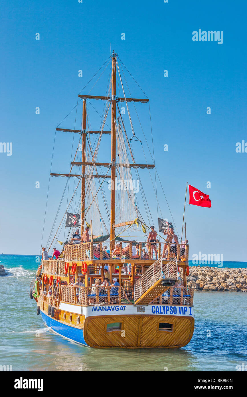 Un Caicco lasciando Harbour,, Manavgat, Turchia Foto Stock