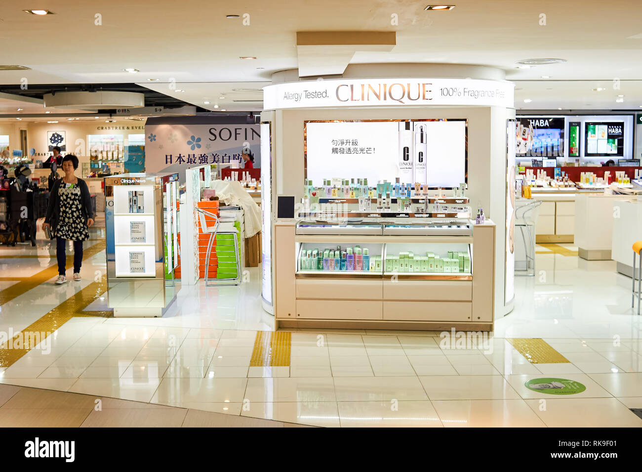 HONG KONG - Giugno 01, 2015: interno del centro commerciale per lo shopping di Hong Kong. Hong Kong centri commerciali per lo shopping sono alcune delle più grandi e più impressionante di wor Foto Stock