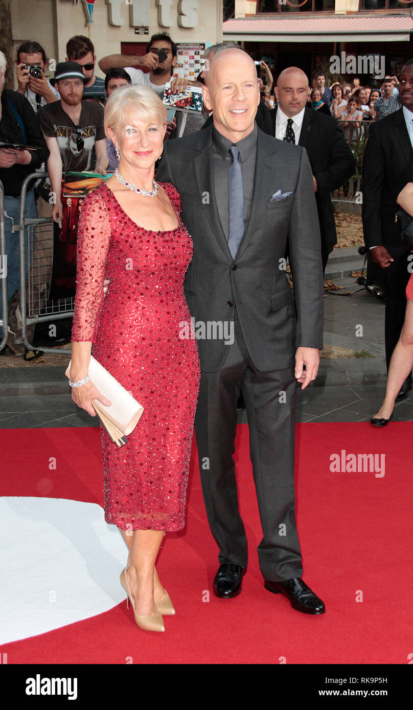 22 Luglio 2013 - rosso 2 Premiere europeo, Impero, Leicester Square, Londra Foto Mostra: Bruce Willis e Helen Mirren Foto Stock