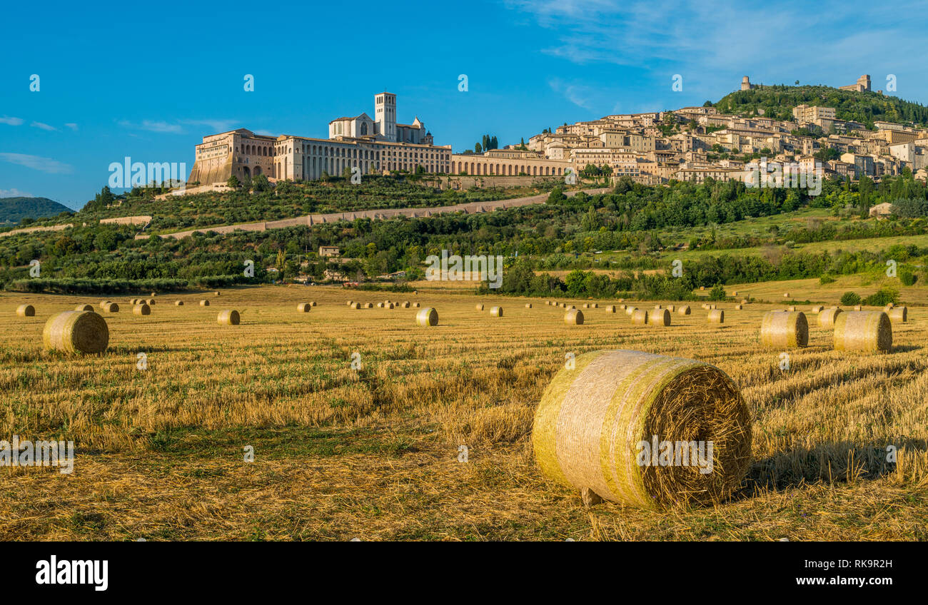 Vista panoramica di Assisi, in provincia di Perugia, in Umbria, regione dell'Italia. Foto Stock