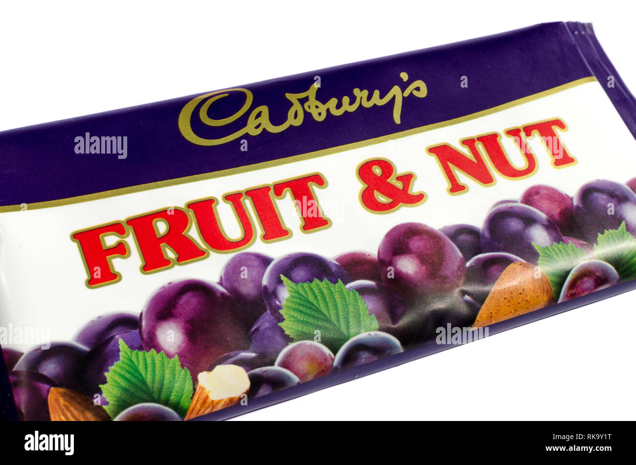 Candy Bar al cioccolato con frutta e latte alla frutta di Cadbury con retro Imballaggio del legatore Foto Stock