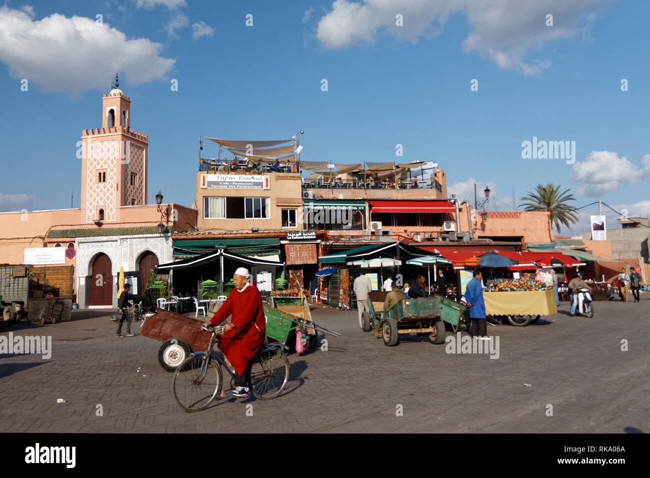 Piazza Jema El Fnaa durante il giorno Foto Stock