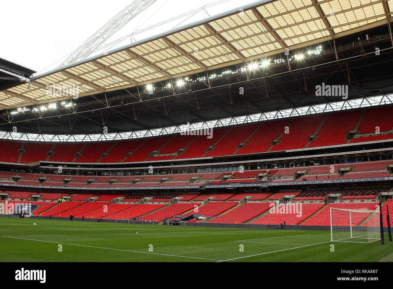 Londra, Regno Unito. 10 feb 2019. Vista generale all'interno di Wembley stadium prima di kick off. EPL Premier League, Tottenham Hotspur v Leicester City allo Stadio di Wembley a Londra domenica 10 febbraio 2019. Questa immagine può essere utilizzata solo per scopi editoriali. Solo uso editoriale, è richiesta una licenza per uso commerciale. Nessun uso in scommesse, giochi o un singolo giocatore/club/league pubblicazioni . pic da Steffan Bowen/ Credito: Andrew Orchard fotografia sportiva/Alamy Live News Foto Stock