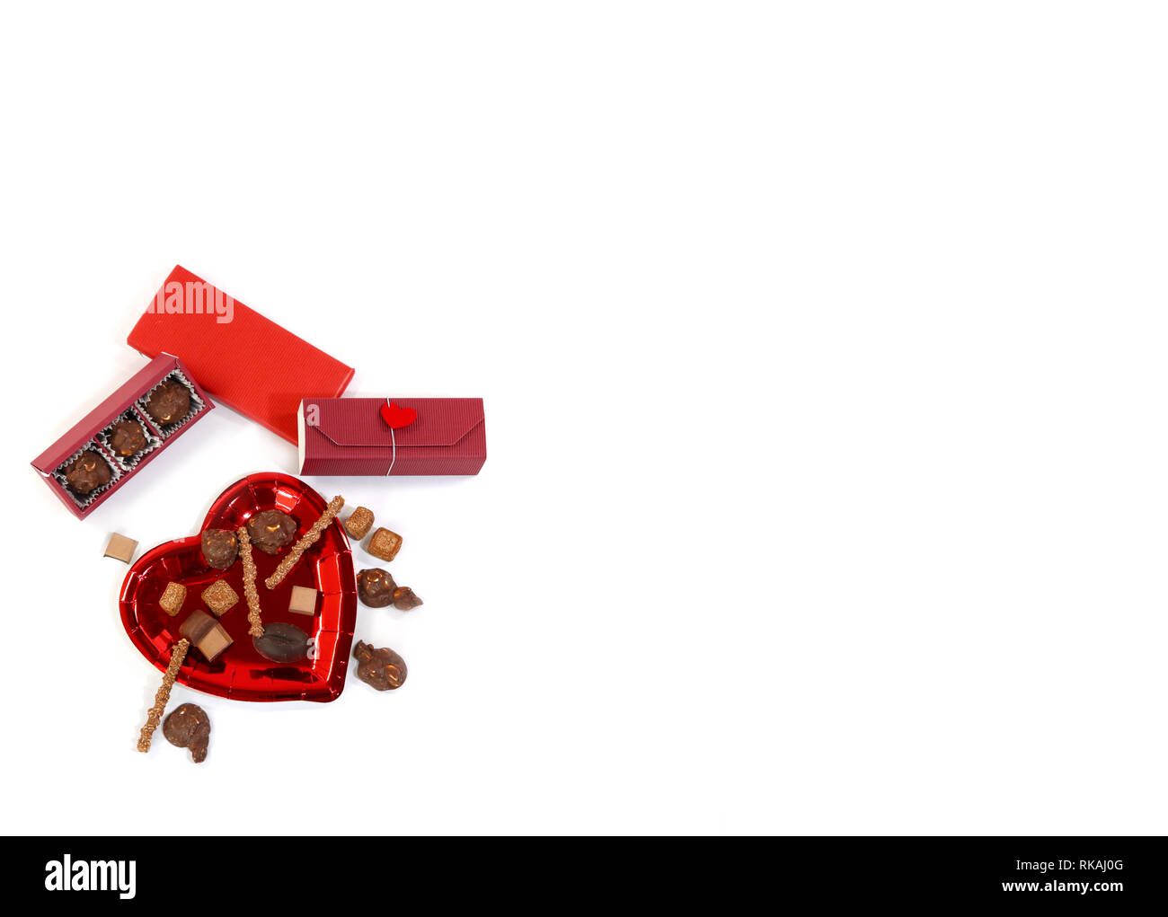 Cioccolato artigianale con affetto su sfondo bianco Foto Stock