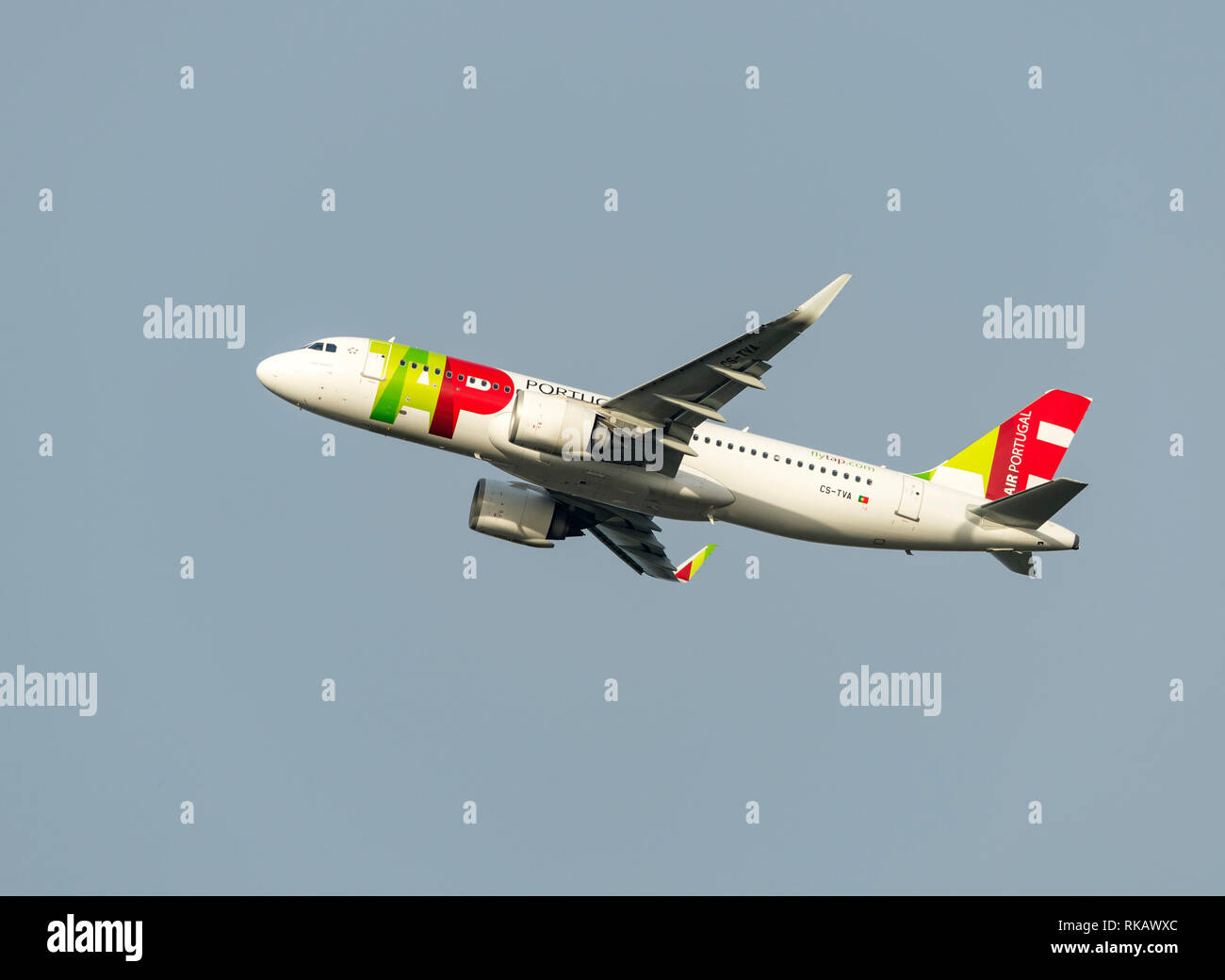 TAP Air Portugal, Airbus A320-251N, C5-TVA lancia dall'aeroporto di Manchester Foto Stock