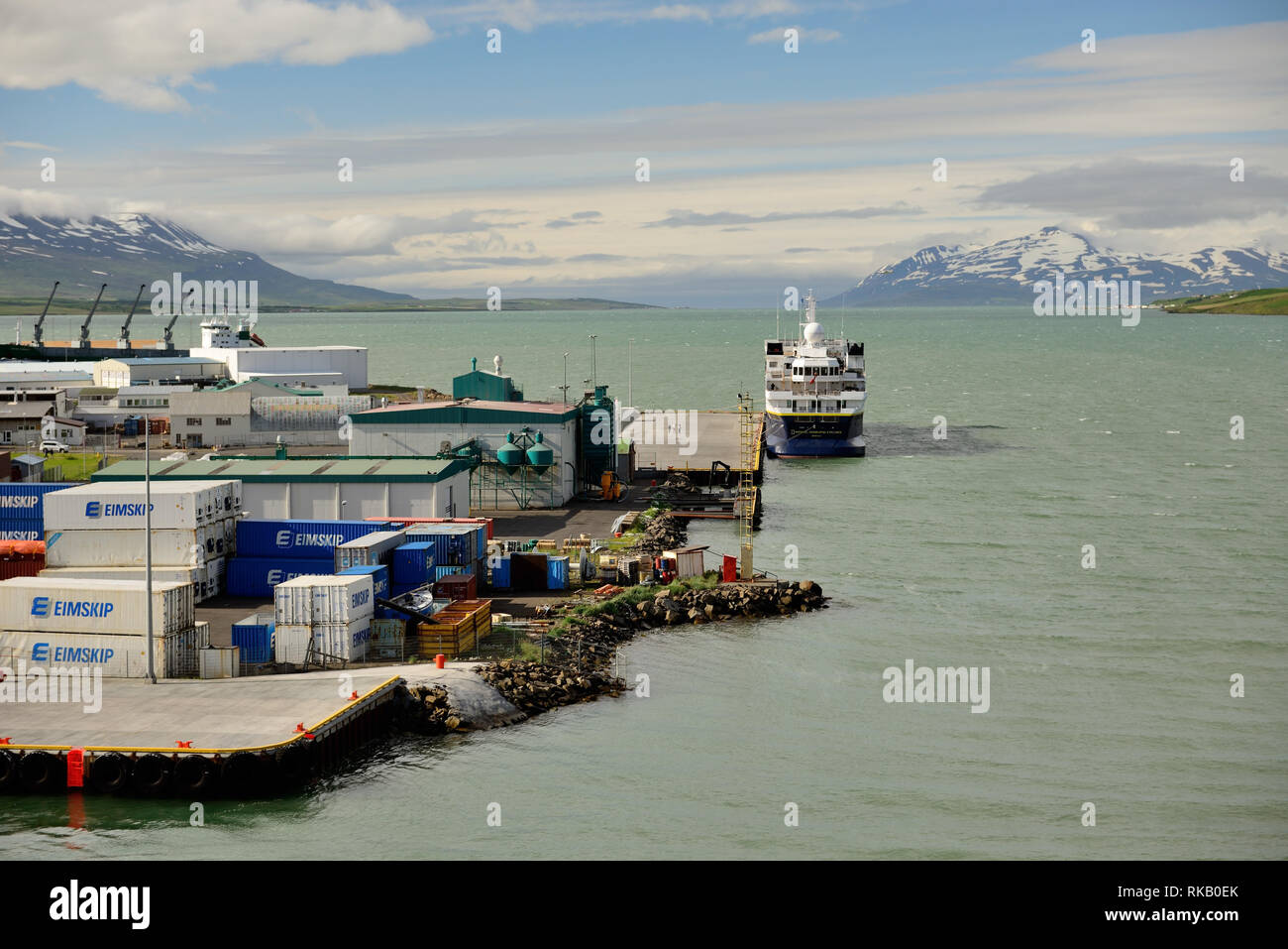 Il porto di Akureyri in testa al Eyjafjordur nel nord dell'Islanda. Foto Stock