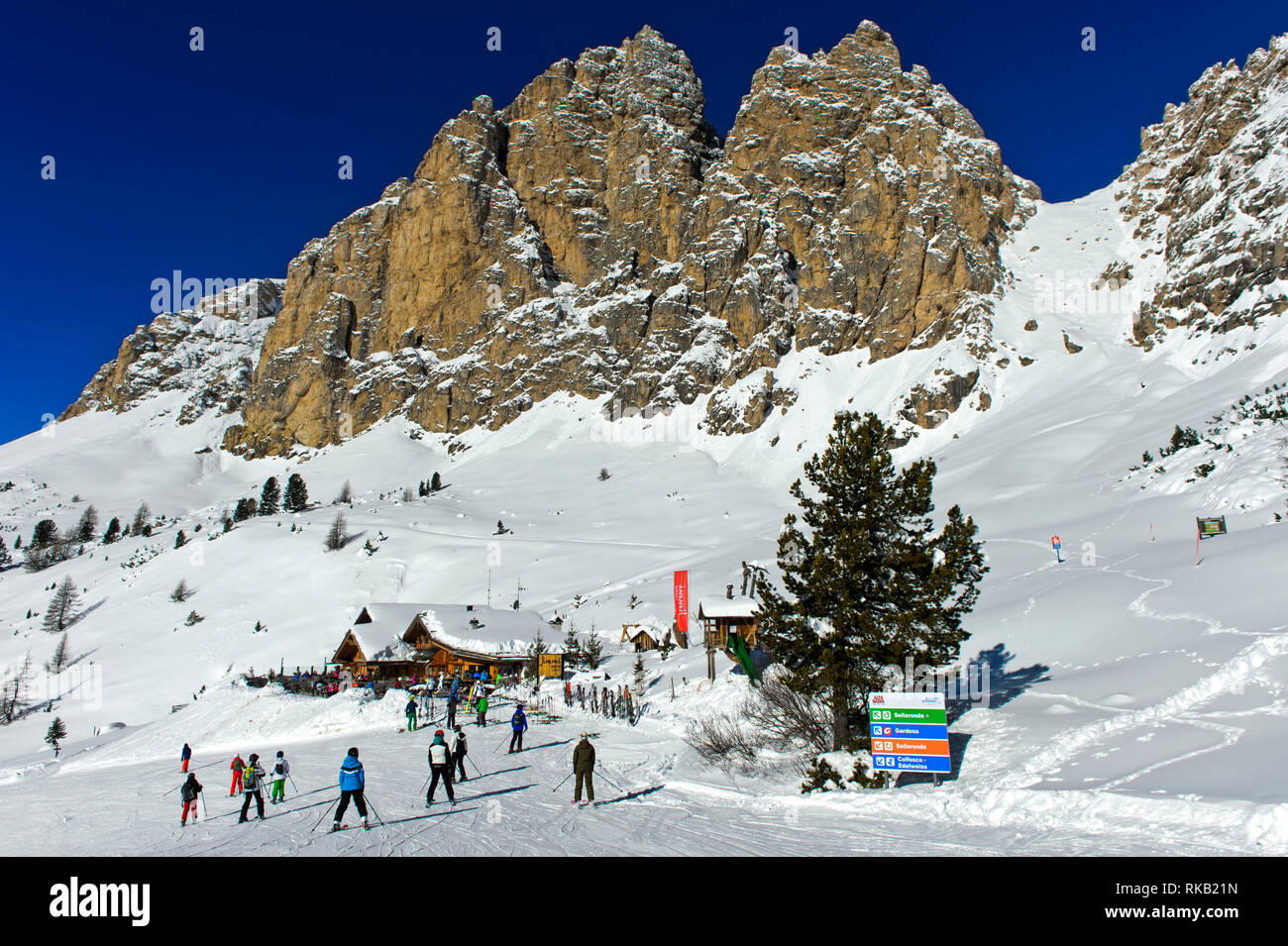A Jimmy's capanna ai piedi delle cime Cirspitzen in inverno, Colfosco, Corvara, Sellaronda, area sciistica Alta Badia Alto Adige - Italia Foto Stock