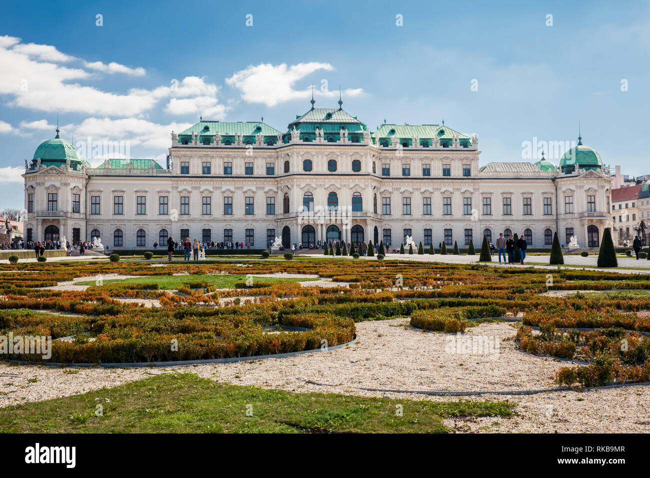 VIENNA, Austria - Aprile 2018: Upper Belvedere Palace in uno splendido inizio giornata di primavera Foto Stock