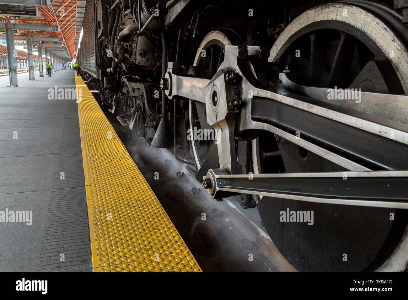 Piastra di nichel su strada motore a vapore #765 si appoggia a Chicago's LaSalle Station nel centro su una carta di viaggio. Foto Stock