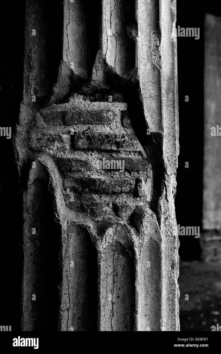 Falsa colonna antica Foto Stock